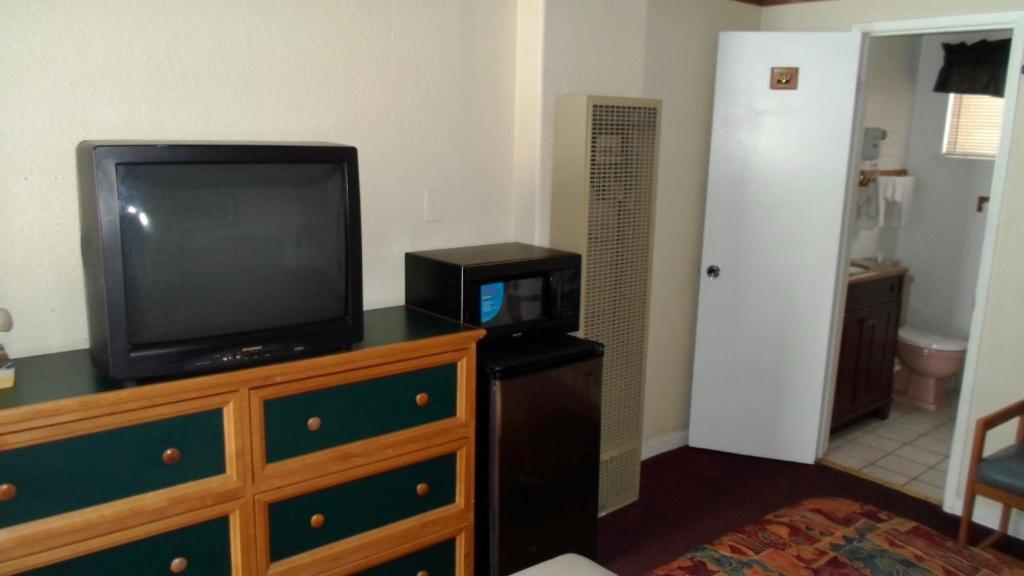 Travelers Inn And Suites South Lake Tahoe Bilik gambar